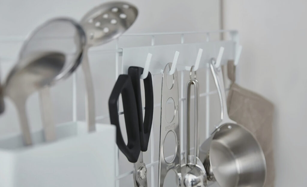 organize utensils