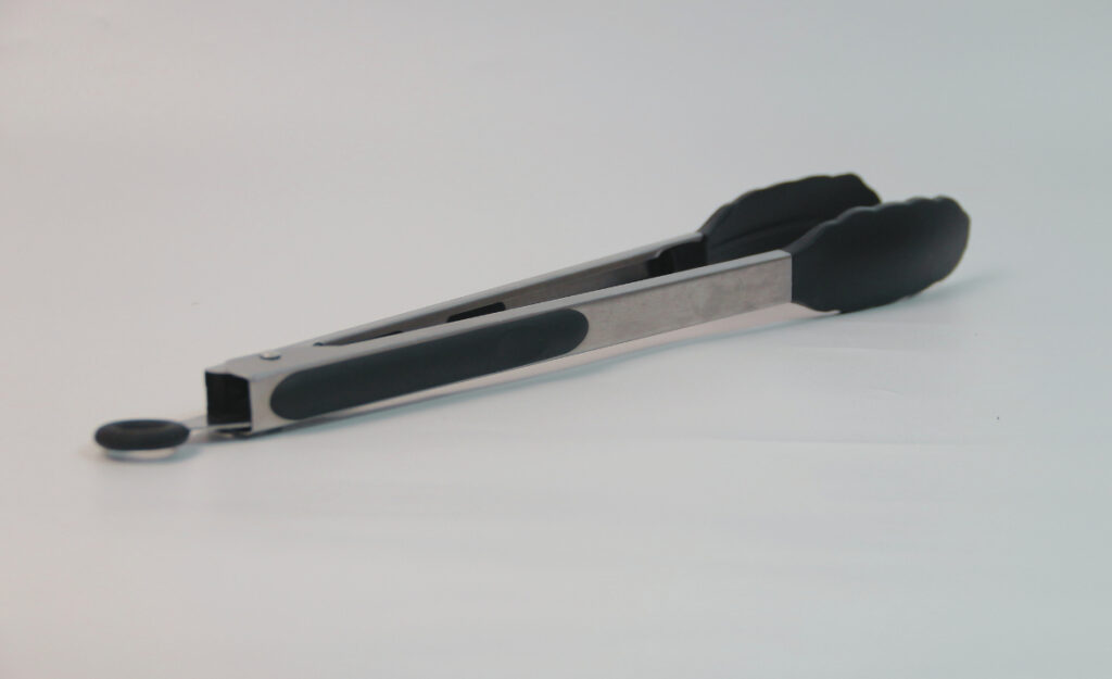 tongs cleaning